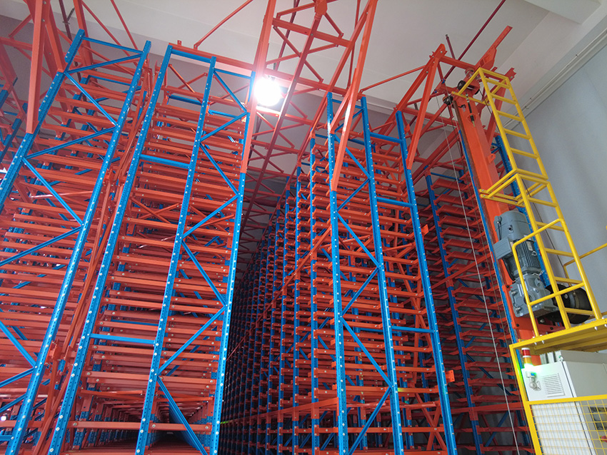 精密模具行业-堆垛机智能密集储存立库